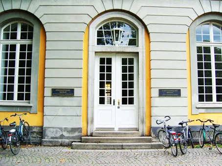 Hintereingang der Bonner Skandinavistik, vom Hofgarten aus gesehen